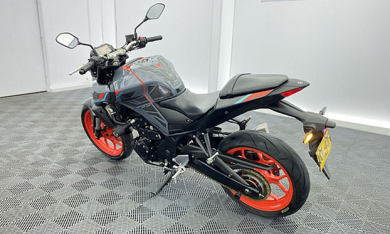 Yamaha Mt03 ...