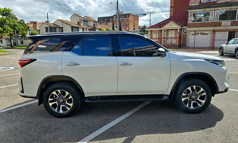 Toyota Fortuner Srx ...