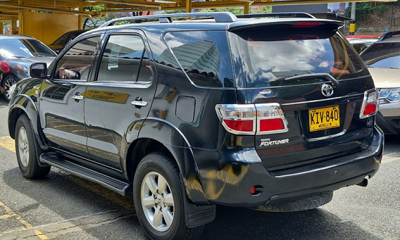 Toyota Fortuner 4.0 ...