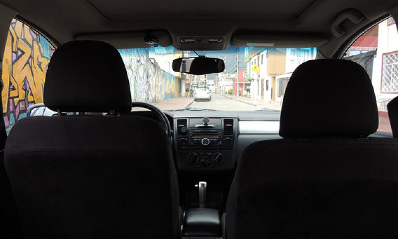 Nissan Tiida 1.8 Pre...