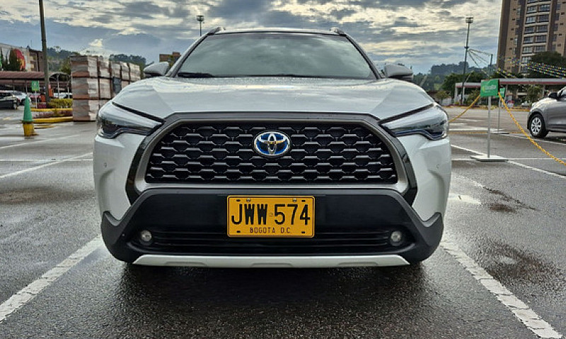 Toyota Corolla Cross...