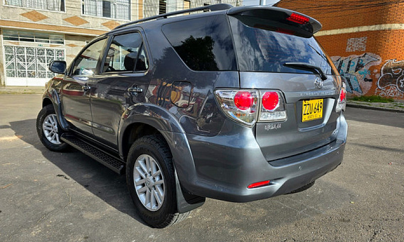 Toyota Fortuner 2.7L...