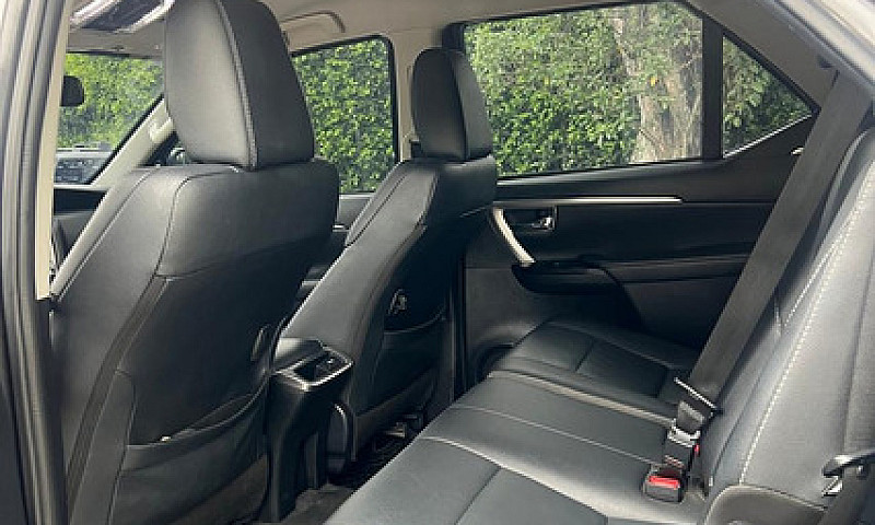 Toyota Fortuner 2.7L...