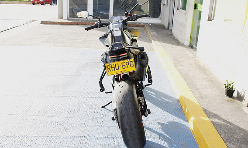 Ktm 890 Duke R 2022...