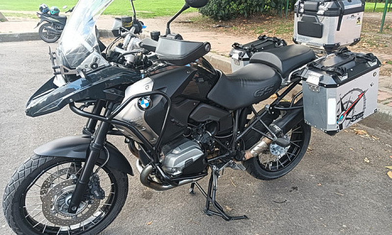 Hermosa Triple Black...