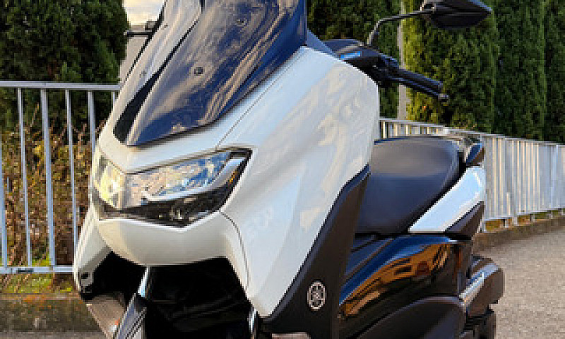 Yamaha N-Max Connect...