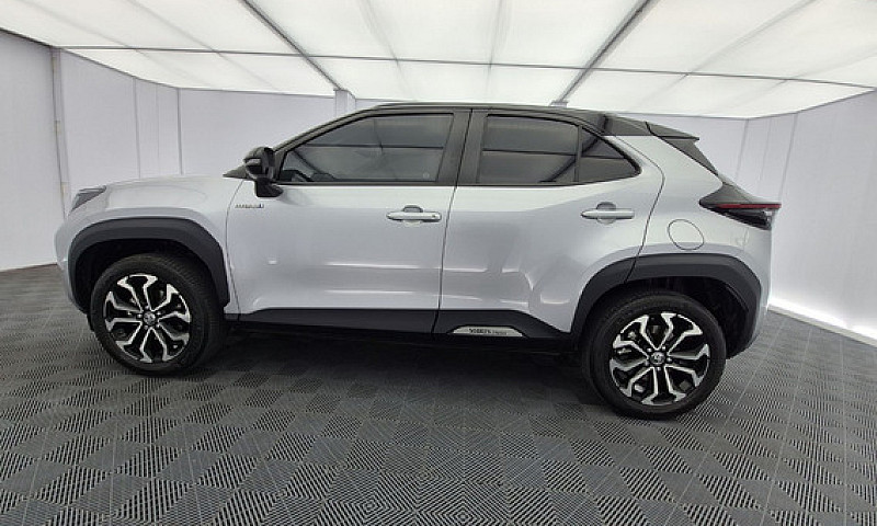 Toyota Yaris Cross 1...