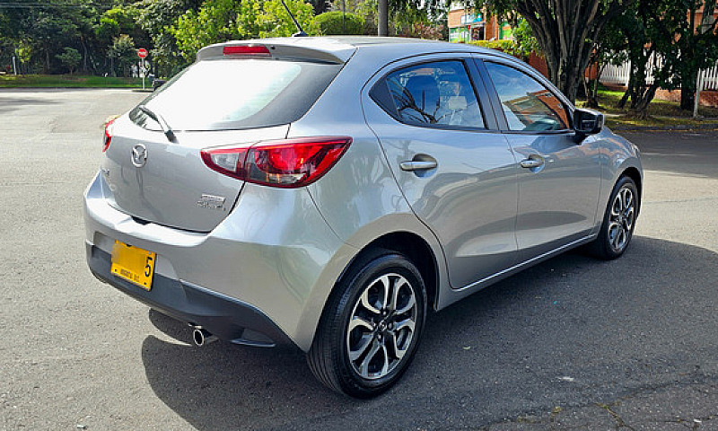 Mazda 2 Grand Tourin...