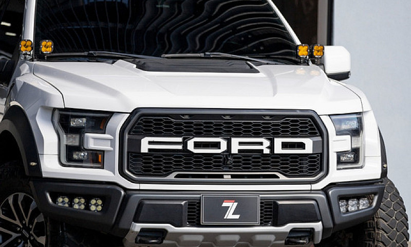 Ford F-150 Raptor 3....