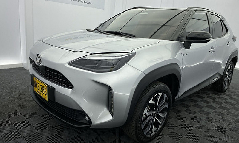 Toyota Yaris Cross 1...