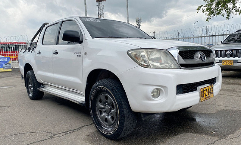 Toyota Hilux 2.5 Mt...