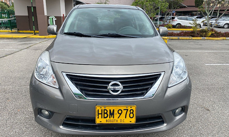 Nissan Versa 1.6 Adv...