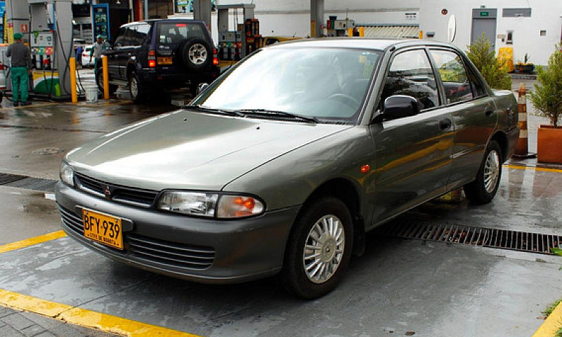 Mitsubishi Lancer 1....