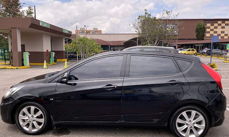 Hyundai Accent Gl 1....