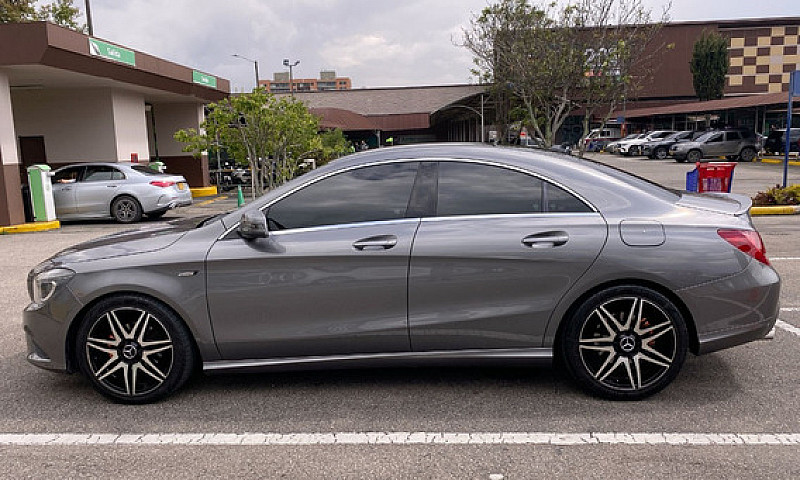 Mercedes Benz Cla200...