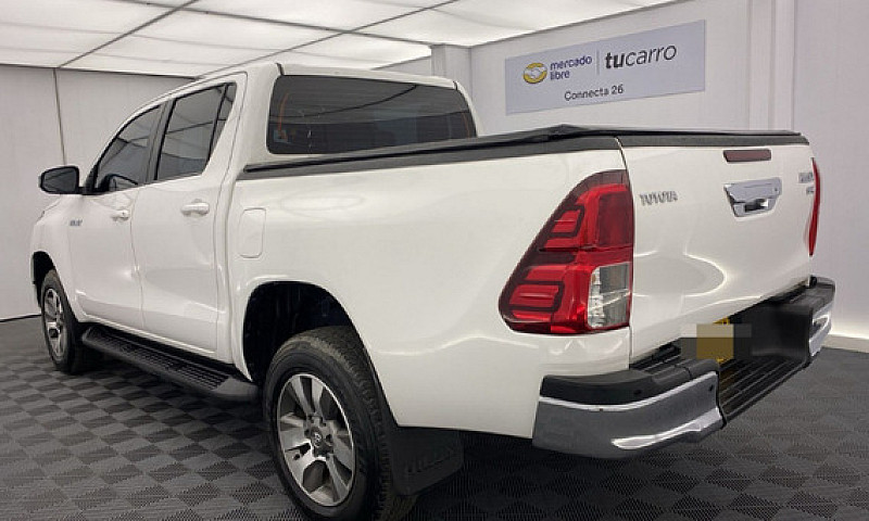 Toyota Hilux 2.8L...