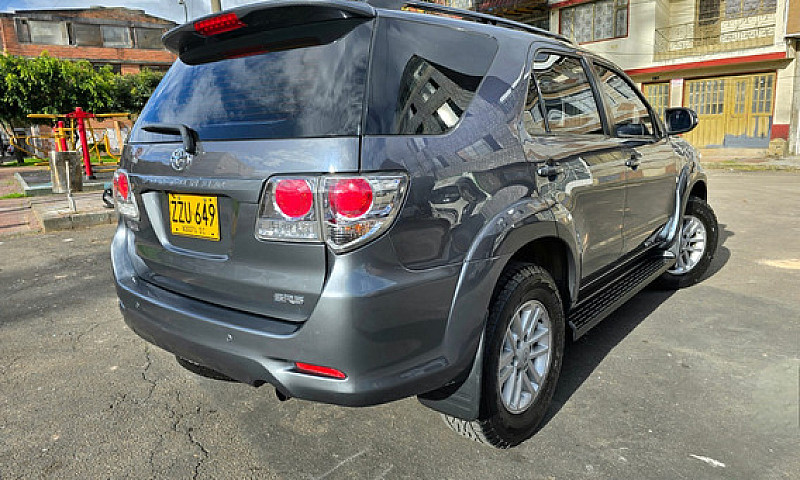 Toyota Fortuner 2.7L...
