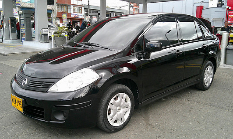 Nissan Tiida 1.8 Vis...