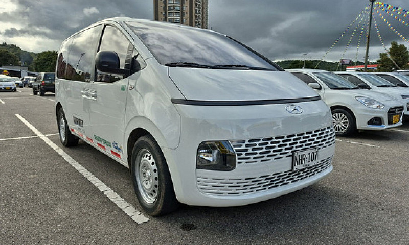 Hyundai Staria 2.2 D...
