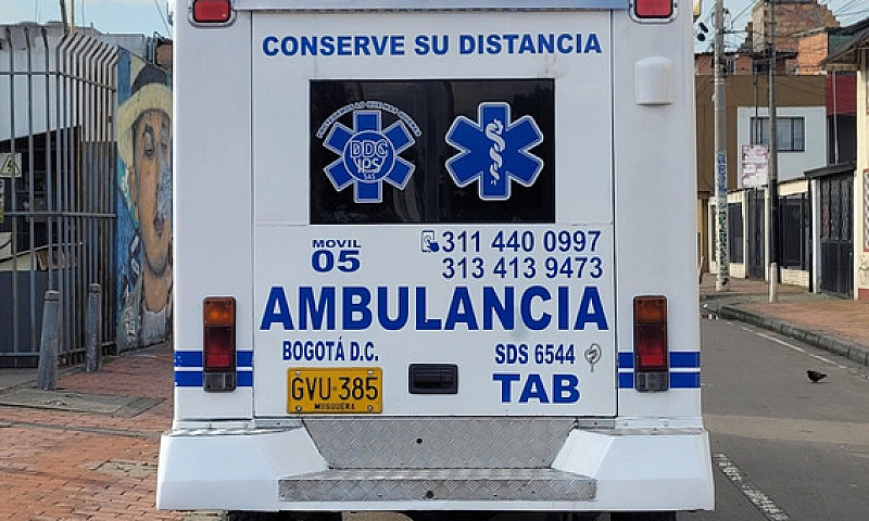 Ambulancia Nissan Np...