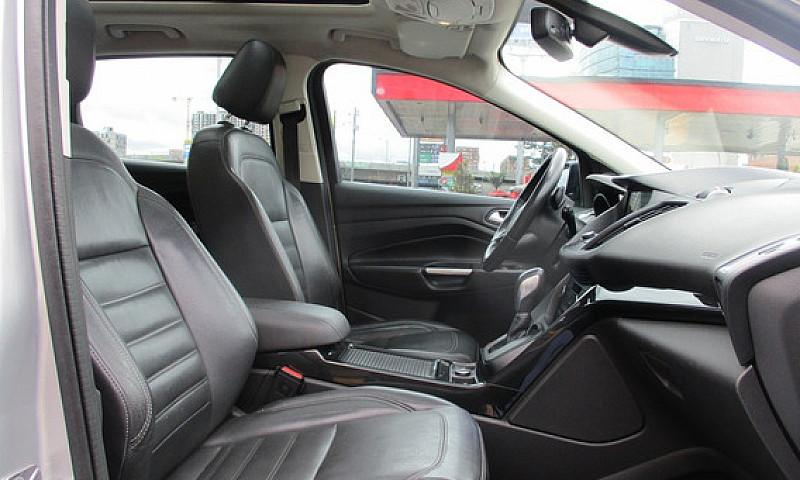 Ford Escape Titanium...