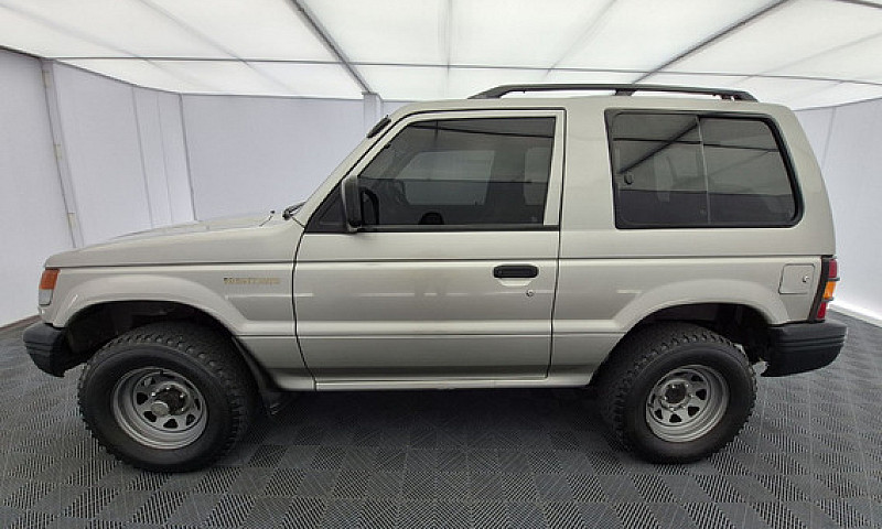 Mitsubishi Montero 2...