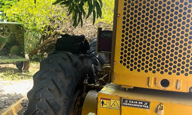 Motoniveladora Cater...