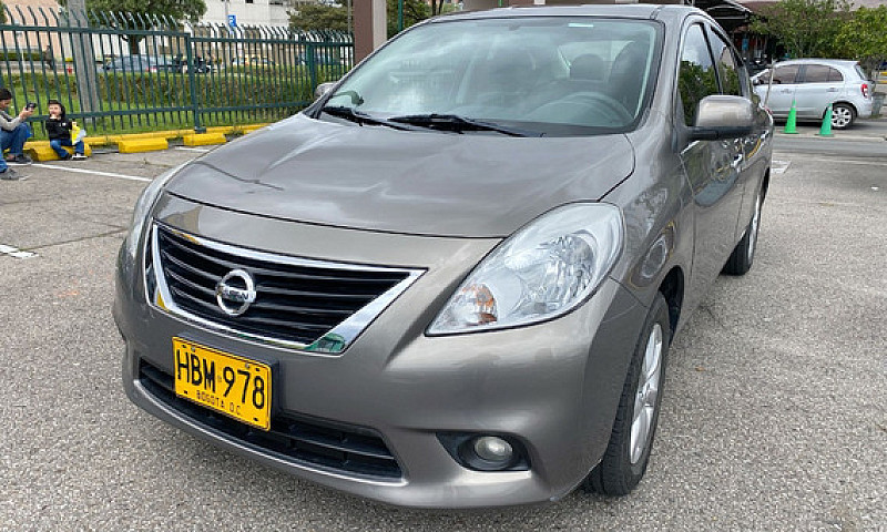 Nissan Versa 1.6 Adv...