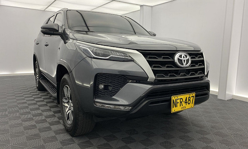 Toyota Fortuner 2.8L...