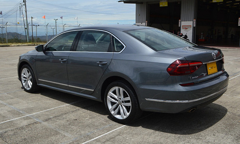 Volkswagen Passat Hi...