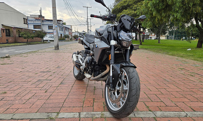 Bmw F900R...