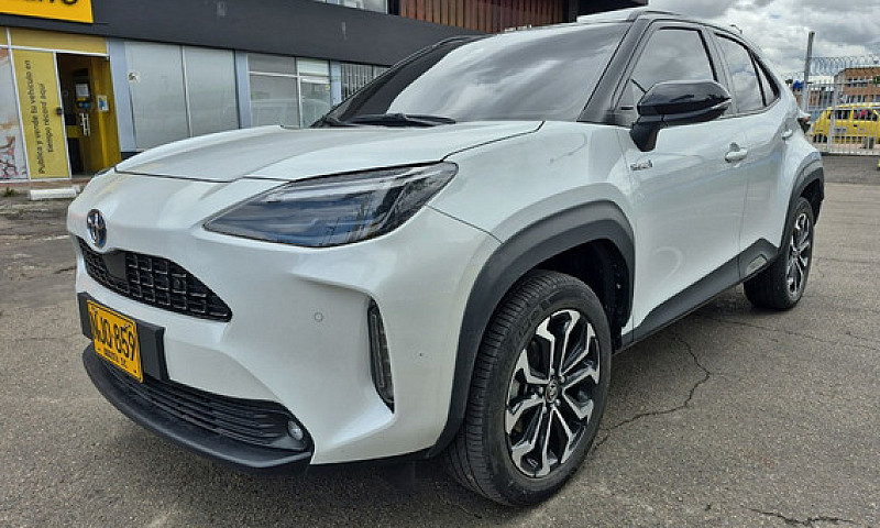 Toyota Yaris Cross 1...