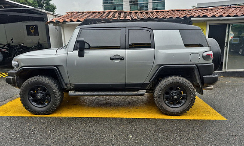 Toyota Fj Cruiser 4....