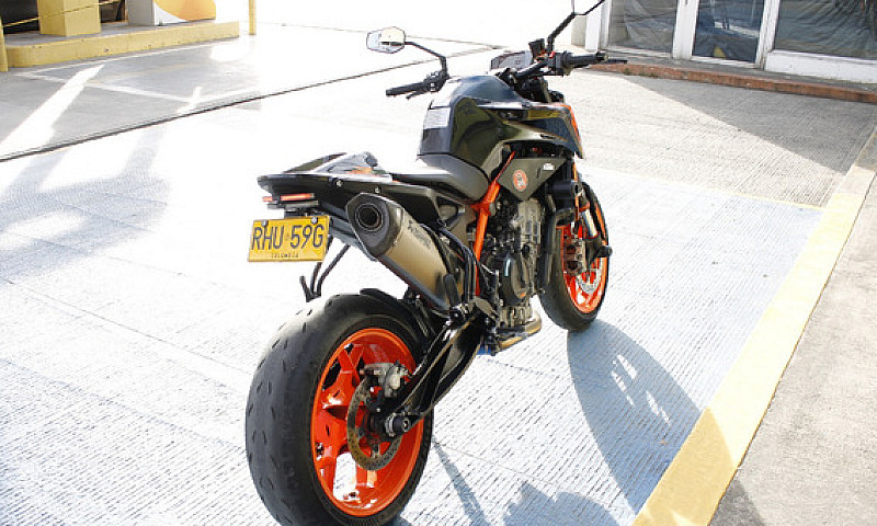 Ktm 890 Duke R 2022...
