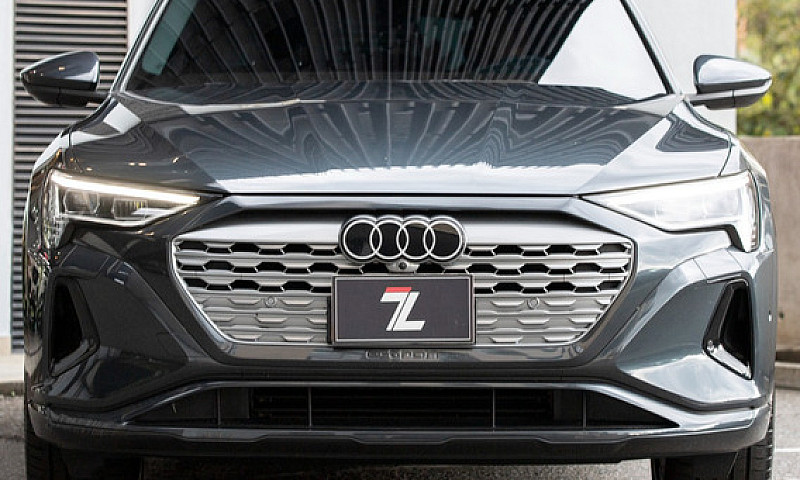 Audi Q8 E-Tron...