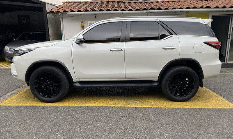 Toyota Fortuner 2.7 ...