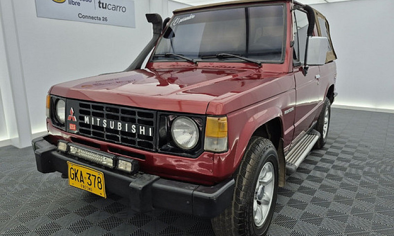Mitsubishi Montero 2...