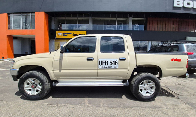 Toyota Hilux 2.4L...