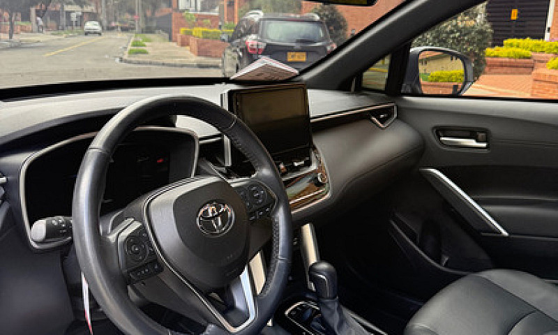 Toyota Corolla Cross...