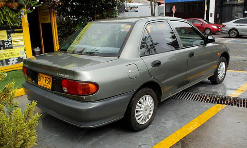 Mitsubishi Lancer 1....