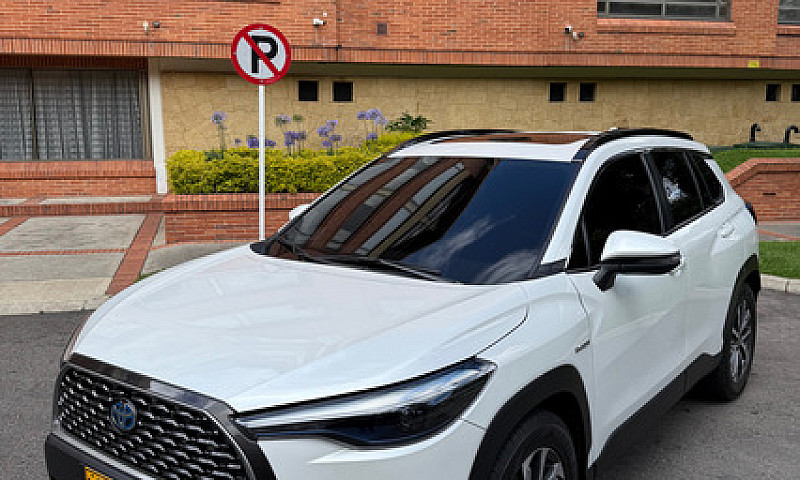 Toyota Corolla Cross...