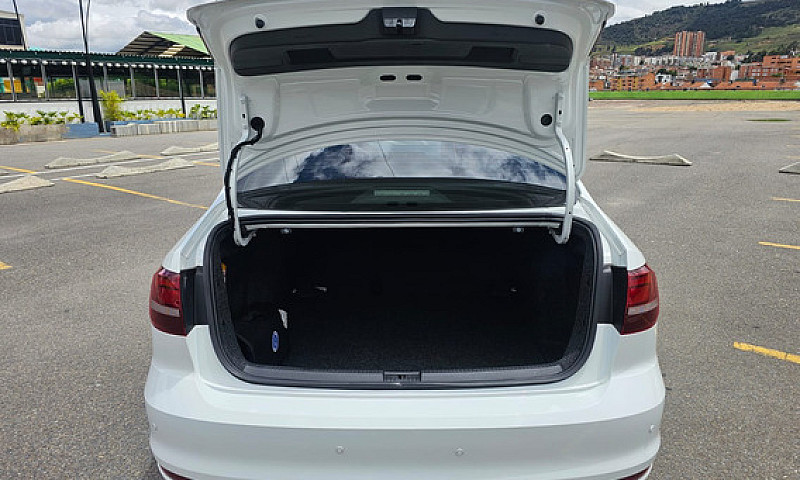 Volkswagen Jetta 2.0...