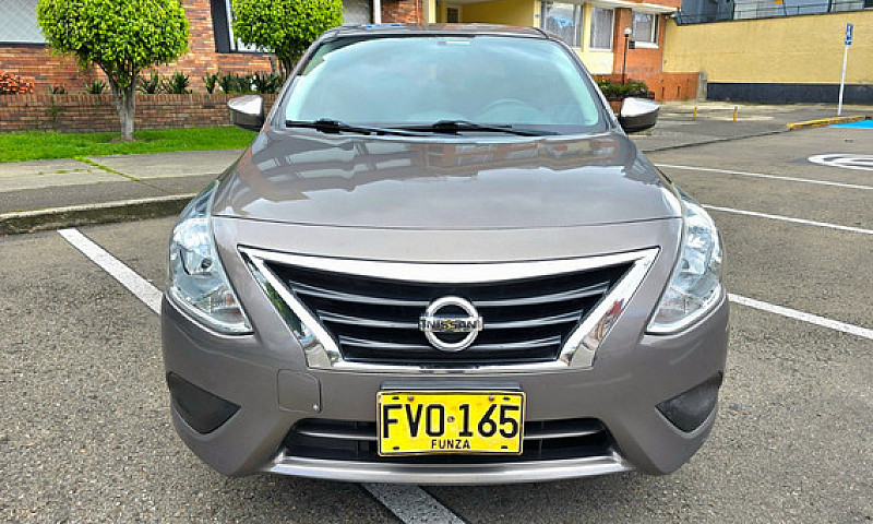Nissan Versa 1.6 Sen...