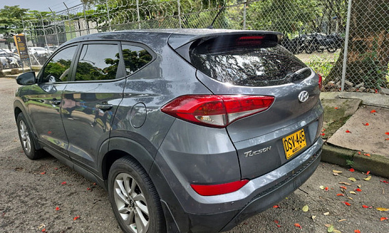 Hyundai Tucson Ix-35...