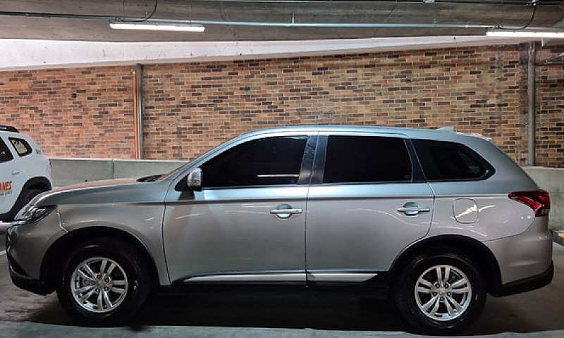 Mitsubishi Outlander...