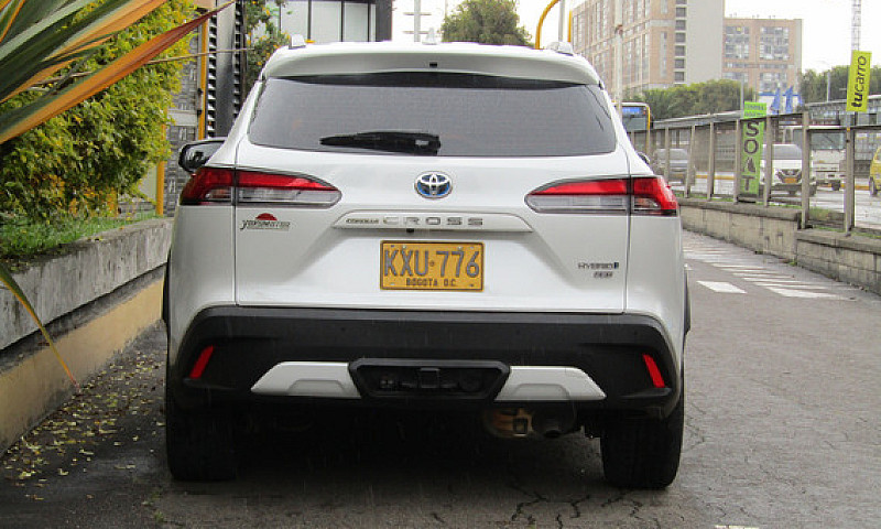 Toyota Corolla Cross...