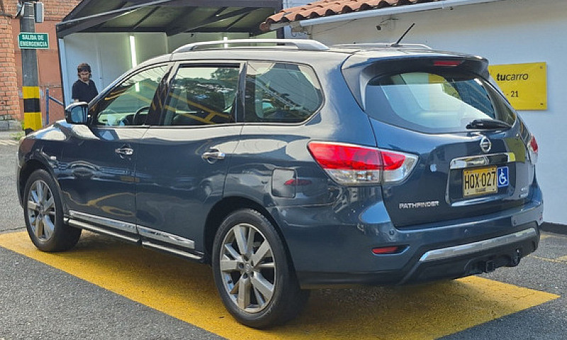 Nissan Pathfinder 3....