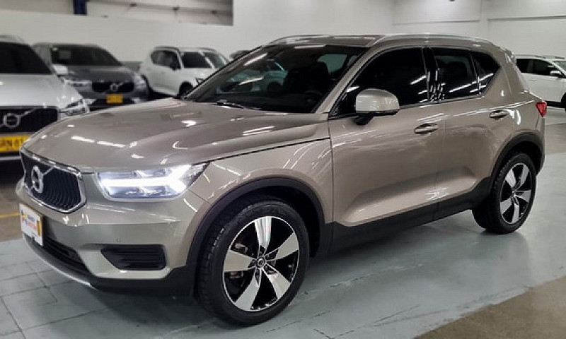Volvo Xc40 Momentum ...