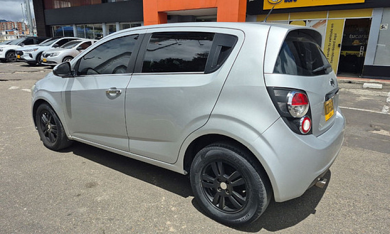 Chevrolet Sonic 1.6 ...