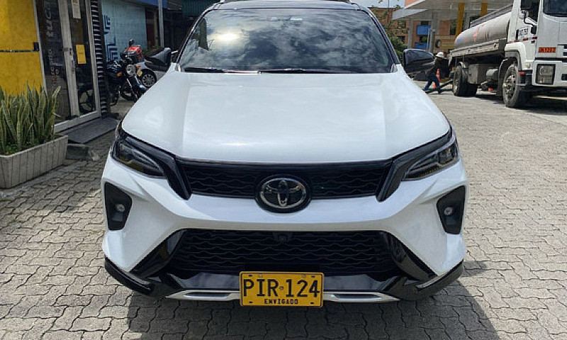 Toyota Fortuner 2.8 ...